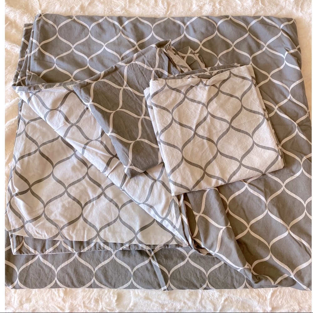 H&M king sized duvet cover and 2 king shams